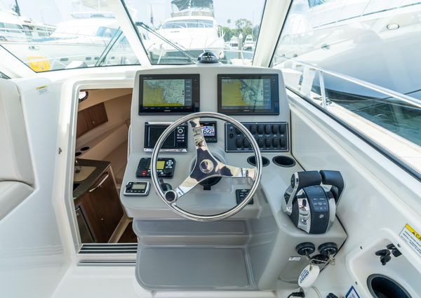 Boston Whaler 315 Conquest image