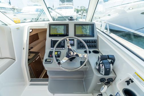 Boston Whaler 315 Conquest image