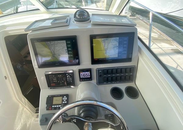 Boston Whaler 315 Conquest image