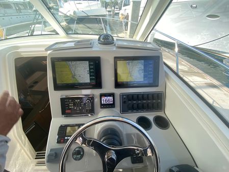 Boston Whaler 315 Conquest image