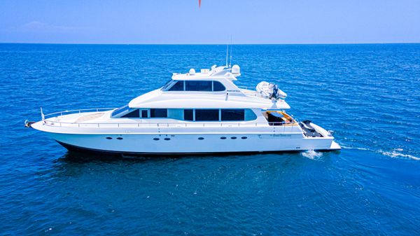 Lazzara Yachts 80 Skylounge CMY 