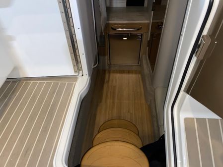 Formula 350 Crossover Bowrider image