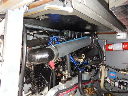 Sea Ray 400 Sedan Bridge image