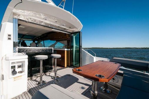 Cruisers Yachts 60 Cantius image