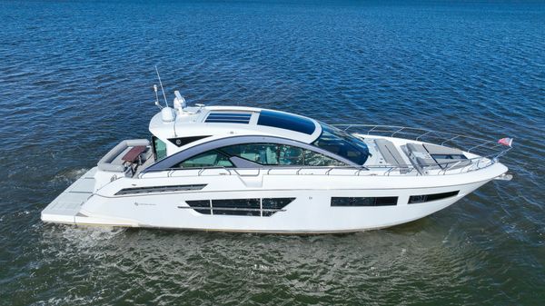 Cruisers Yachts 60 Cantius 