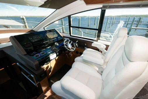 Cruisers Yachts 60 Cantius image