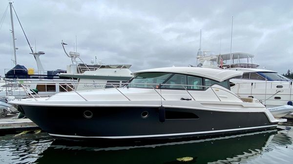 Tiara Yachts C44 Coupe