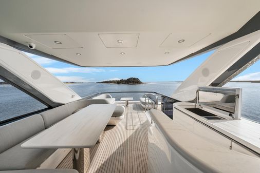 Azimut 68 image