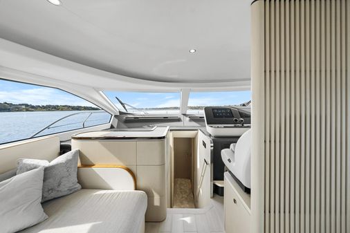 Azimut 68 image