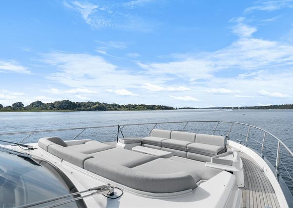 Azimut 68 image