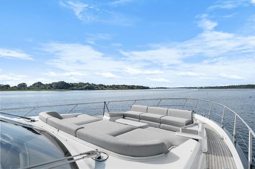 Azimut 68 image