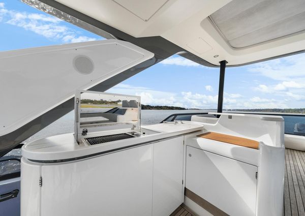 Azimut 68 image