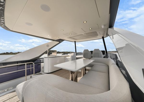 Azimut 68 image