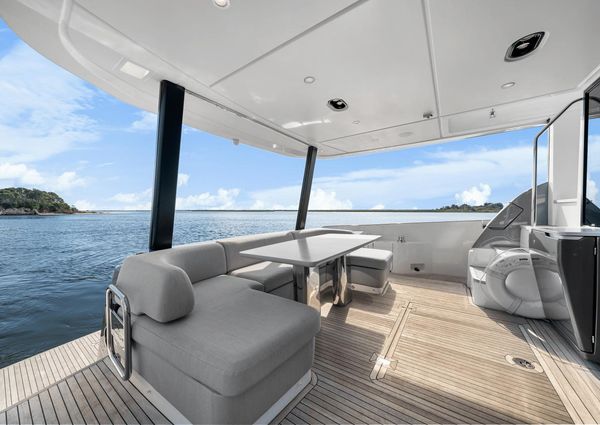 Azimut 68 image