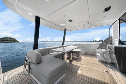 Azimut 68 image