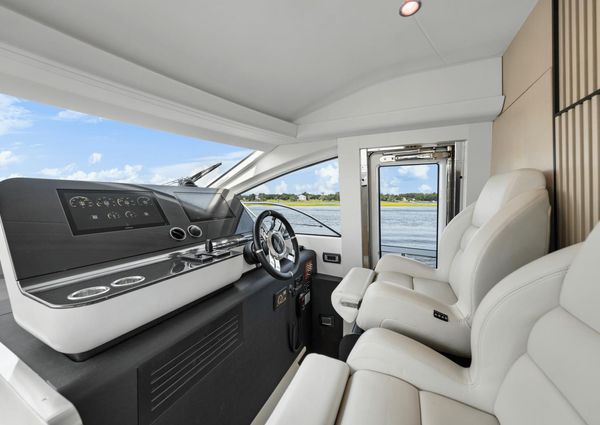 Azimut 68 image