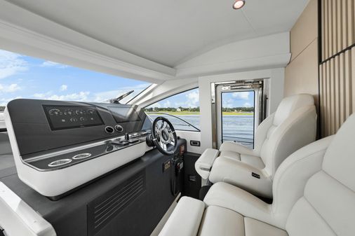 Azimut 68 image