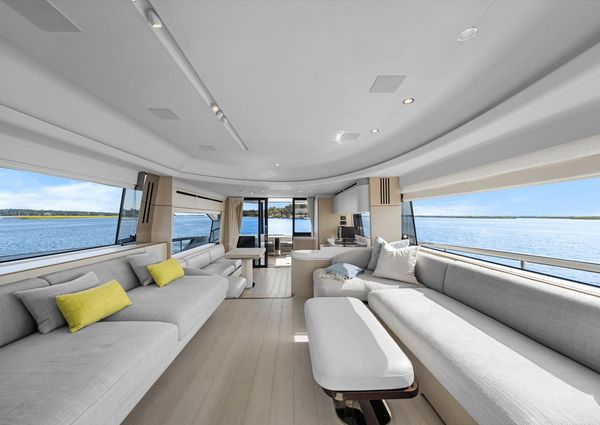 Azimut 68 image