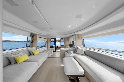 Azimut 68 image