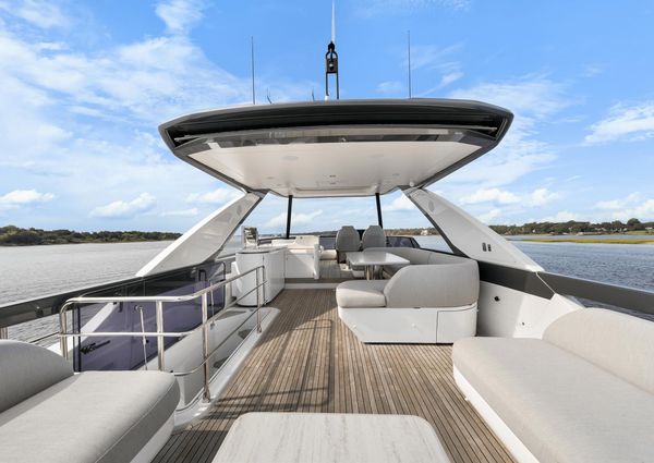 Azimut 68 image