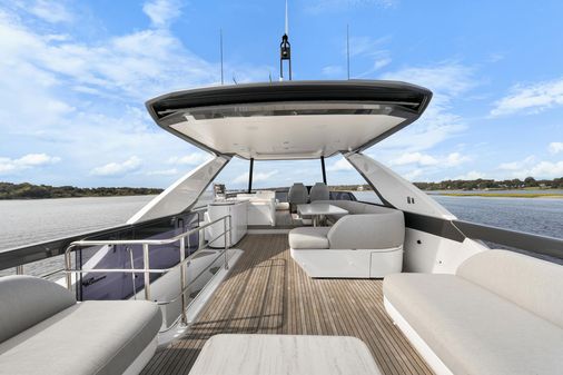 Azimut 68 image