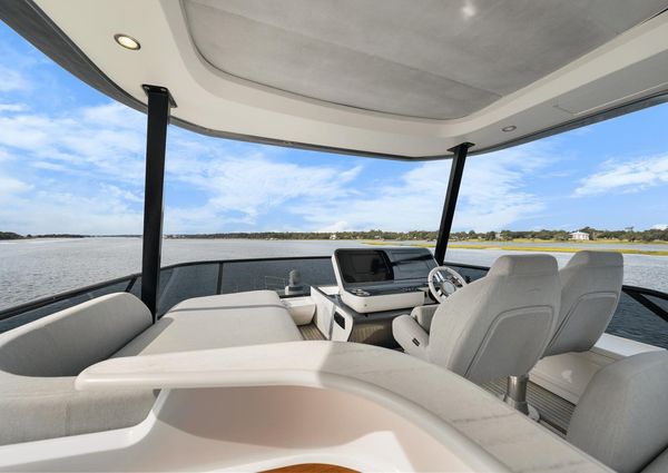 Azimut 68 image