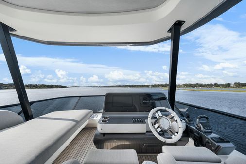 Azimut 68 image