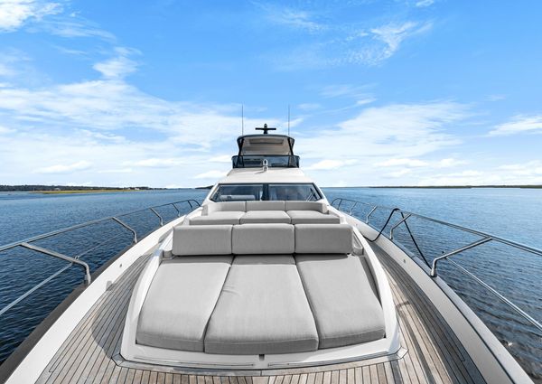 Azimut 68 image