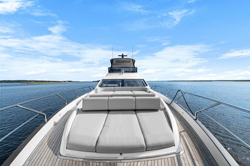 Azimut 68 image