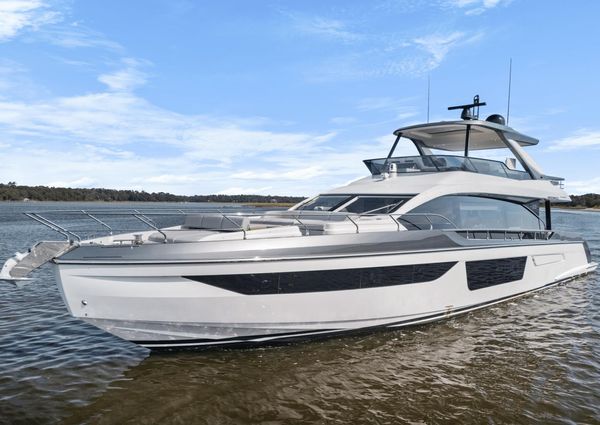 Azimut 68 image