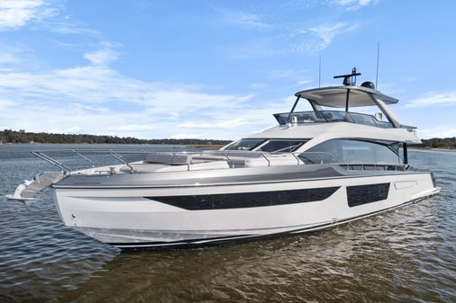 Azimut 68 image