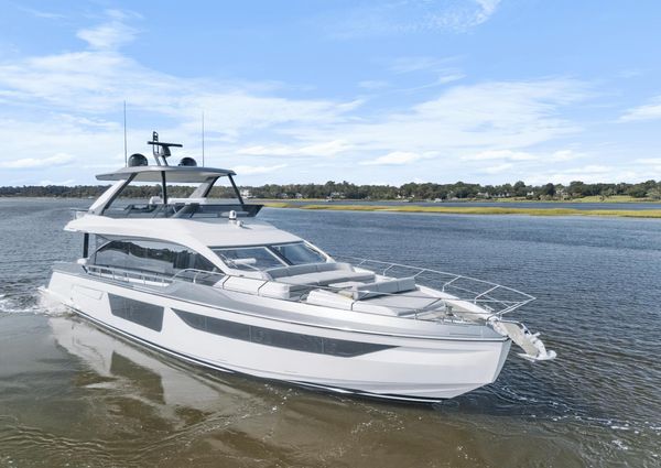 Azimut 68 image