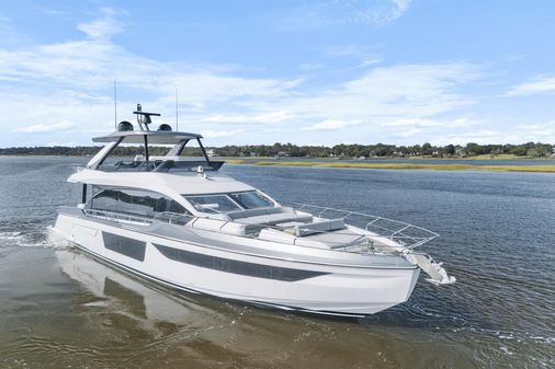 Azimut 68 image