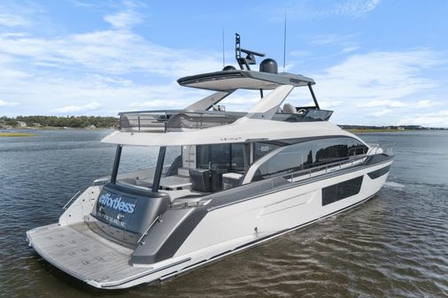 Azimut 68 image