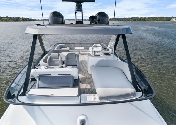 Azimut 68 image