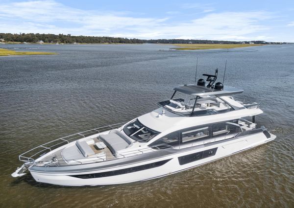 Azimut 68 image