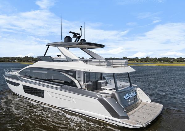 Azimut 68 image