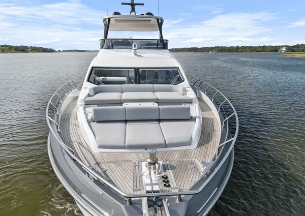 Azimut 68 image