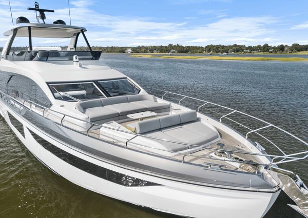 Azimut 68 image