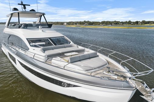 Azimut 68 image