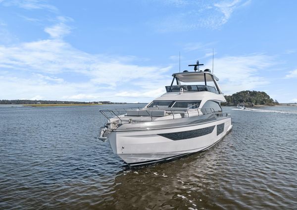 Azimut 68 image