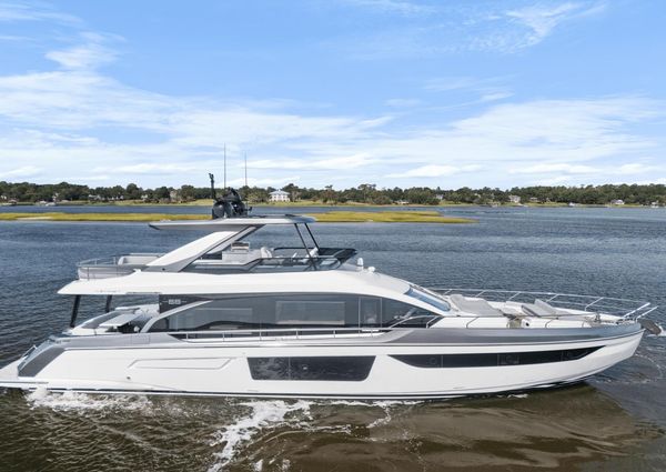 Azimut 68 image