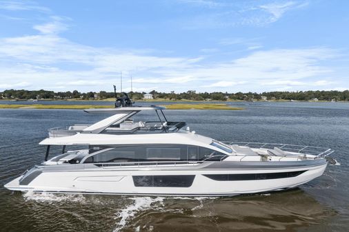 Azimut 68 image