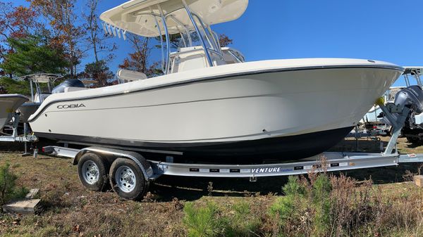 Cobia 237 Center Console