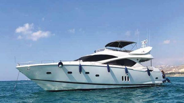 Sunseeker 82 Yacht