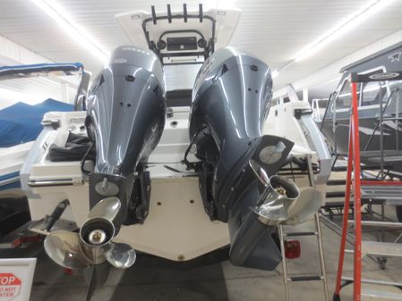 Robalo R250 image