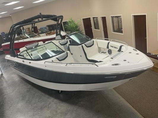 Chaparral 247 SSX - main image