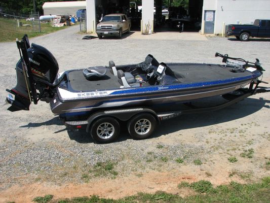 Skeeter ZX225 - main image