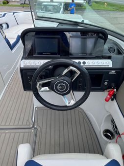 Crownline 270-SS-SURF image