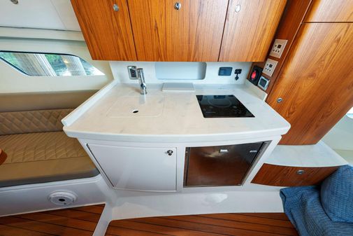 Intrepid 409 Valor image